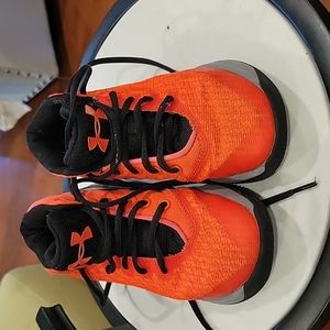 Under armor tennis shoes for boys